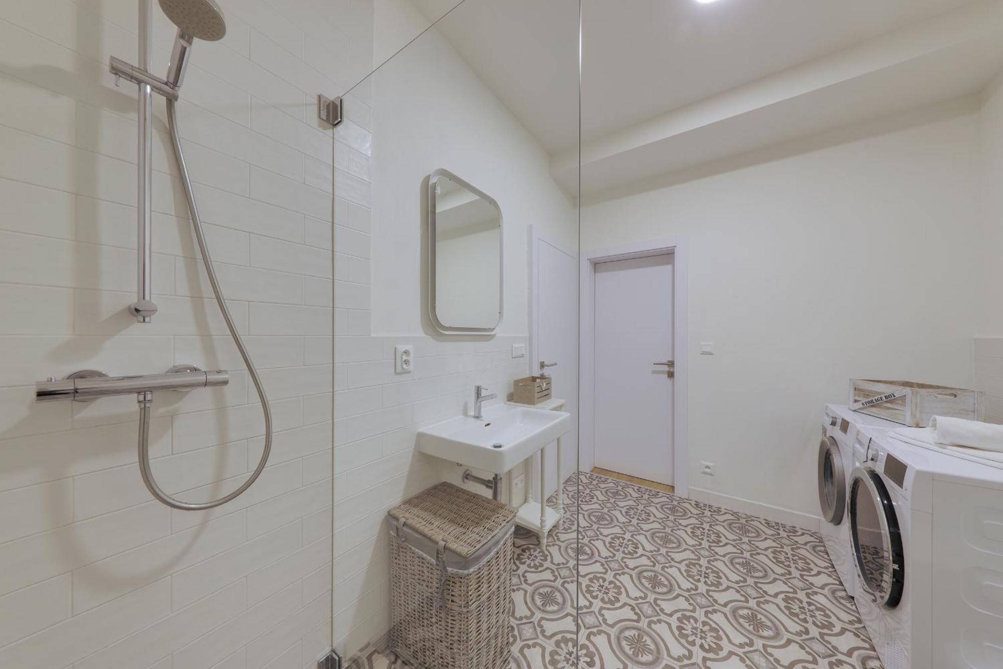 Shone Apartment Old Town 2 Bedroom Pozsony Kültér fotó
